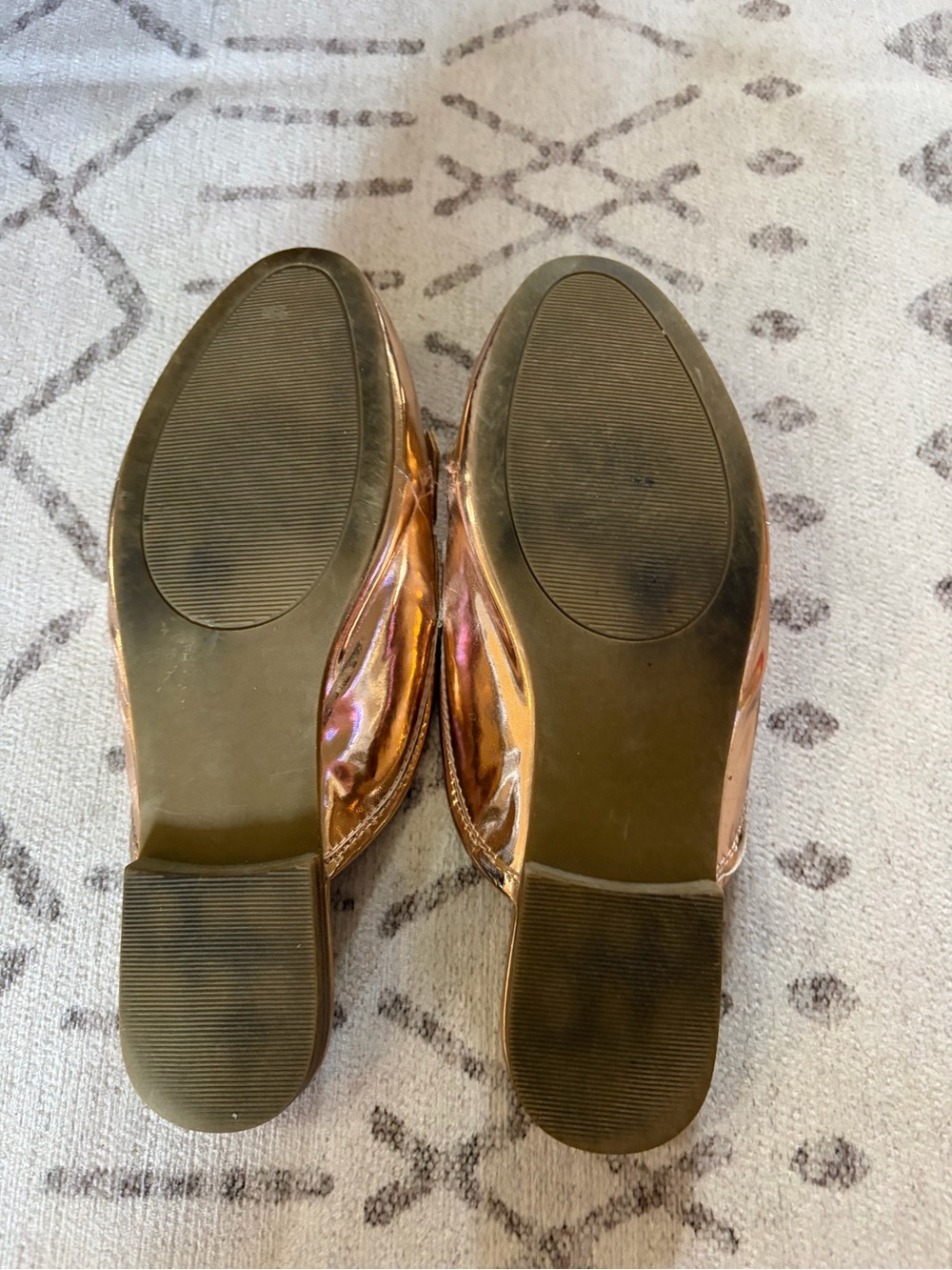 Madden Girl Rose Gold Metallic Fringe Mule Loafers Bow Detail Size 8 - Picture 4 of 6